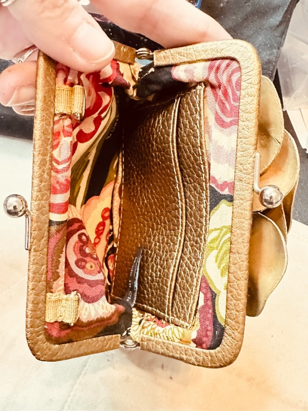 Brighton Gold Rose Clutch Kiss Lock Wallet Floral Interior Mini Bag EUC Vintage - Picture 6 of 11